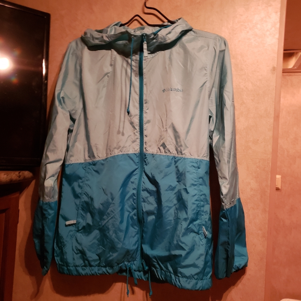 5/$15 Columbia windbreaker